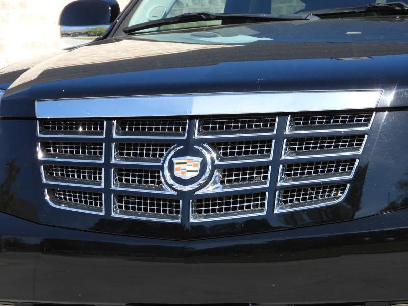 Used 2013 Cadillac Escalade Luxury image 5