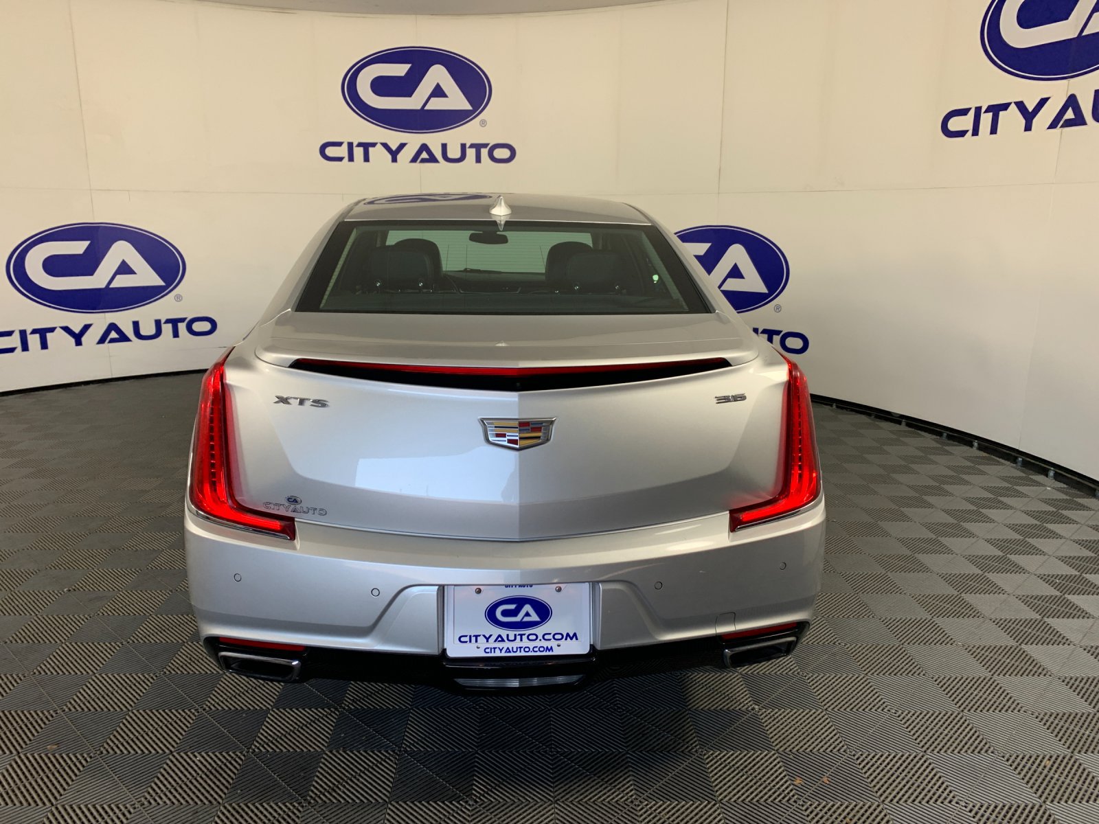 Used 2018 Cadillac XTS Luxury FWD image 4