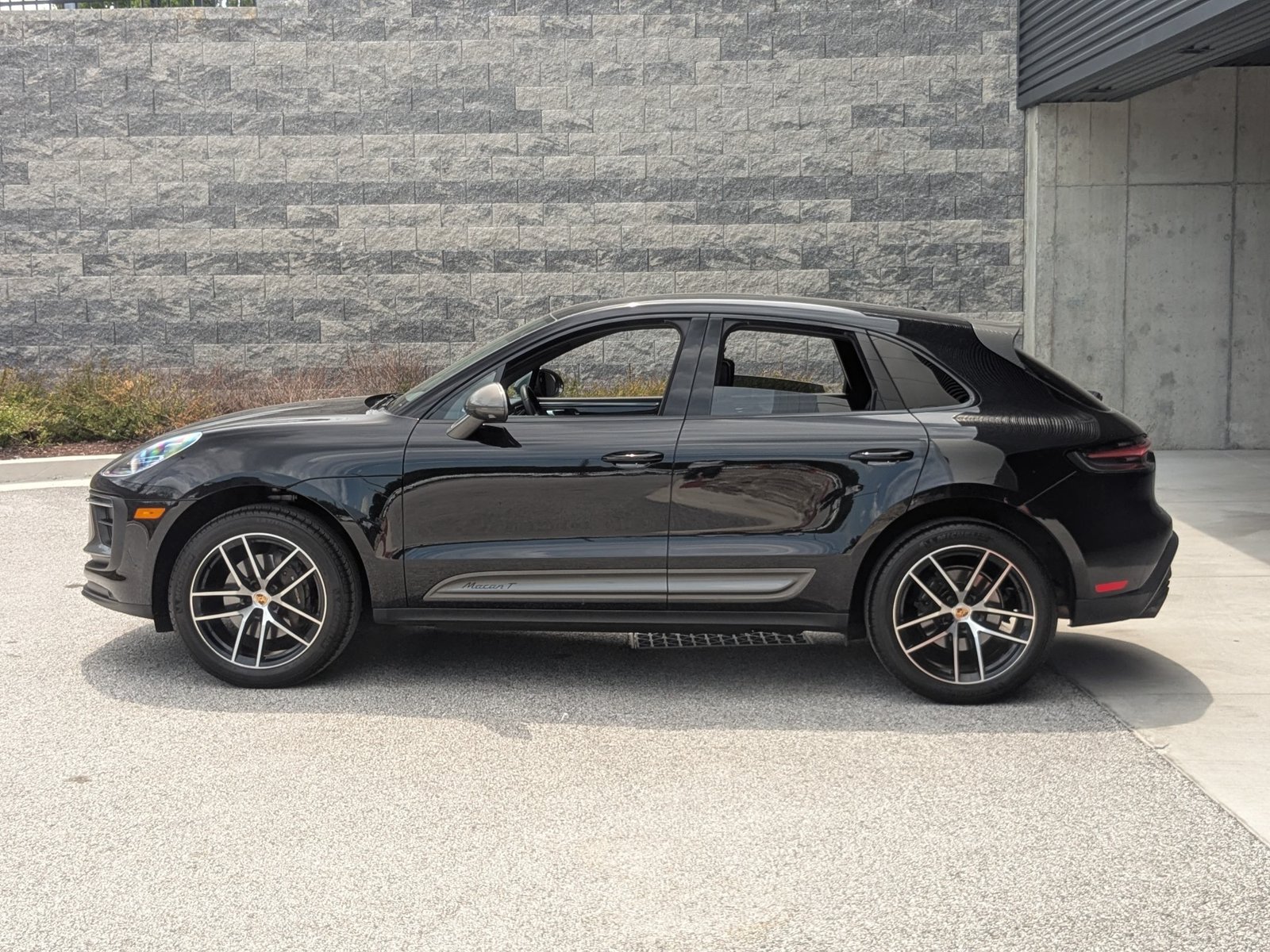 Certified 2023 Porsche Macan Turbo AWD/4WD image 2