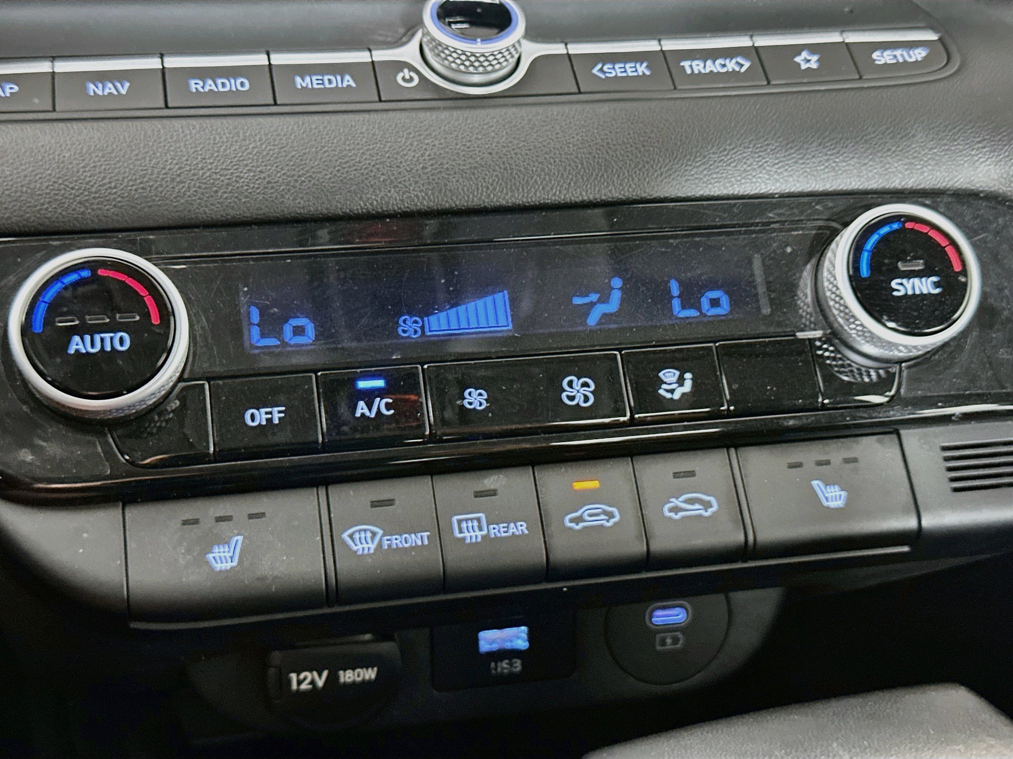 Used 2024 Hyundai Elantra Limited FWD image 24