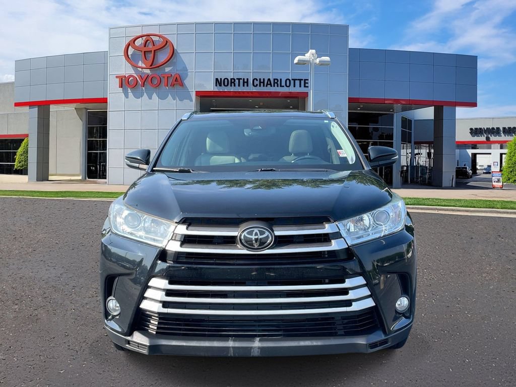 Used 2018 Toyota Highlander XLE FWD image 2