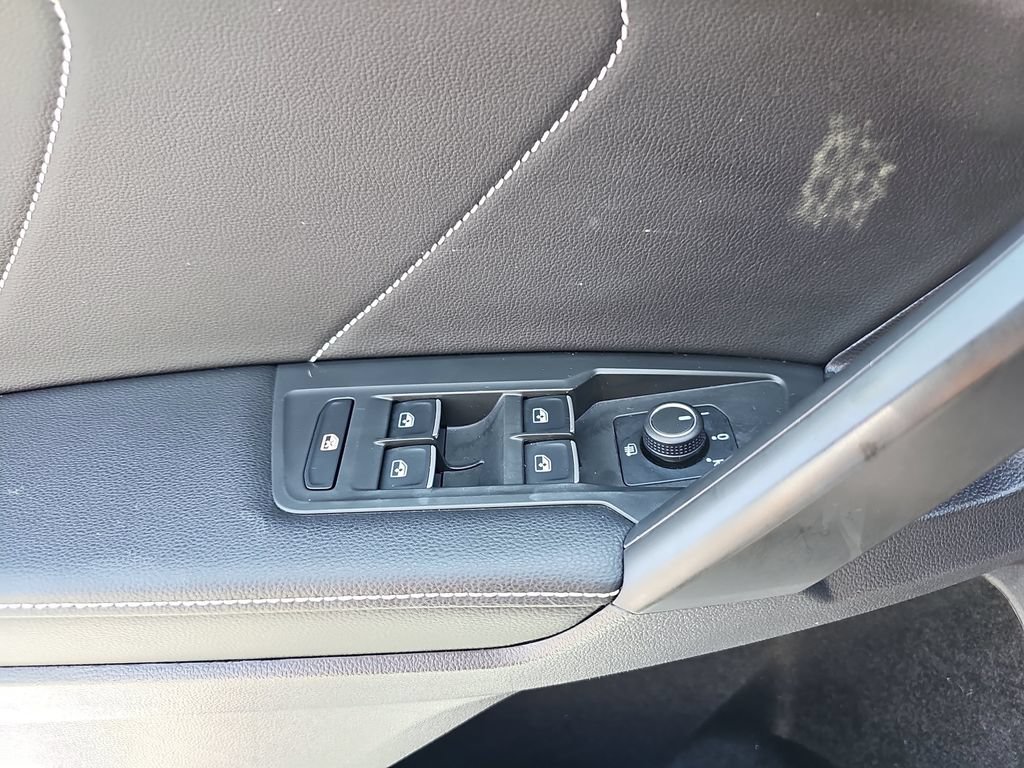 Used 2023 Volkswagen Tiguan SE FWD image 26