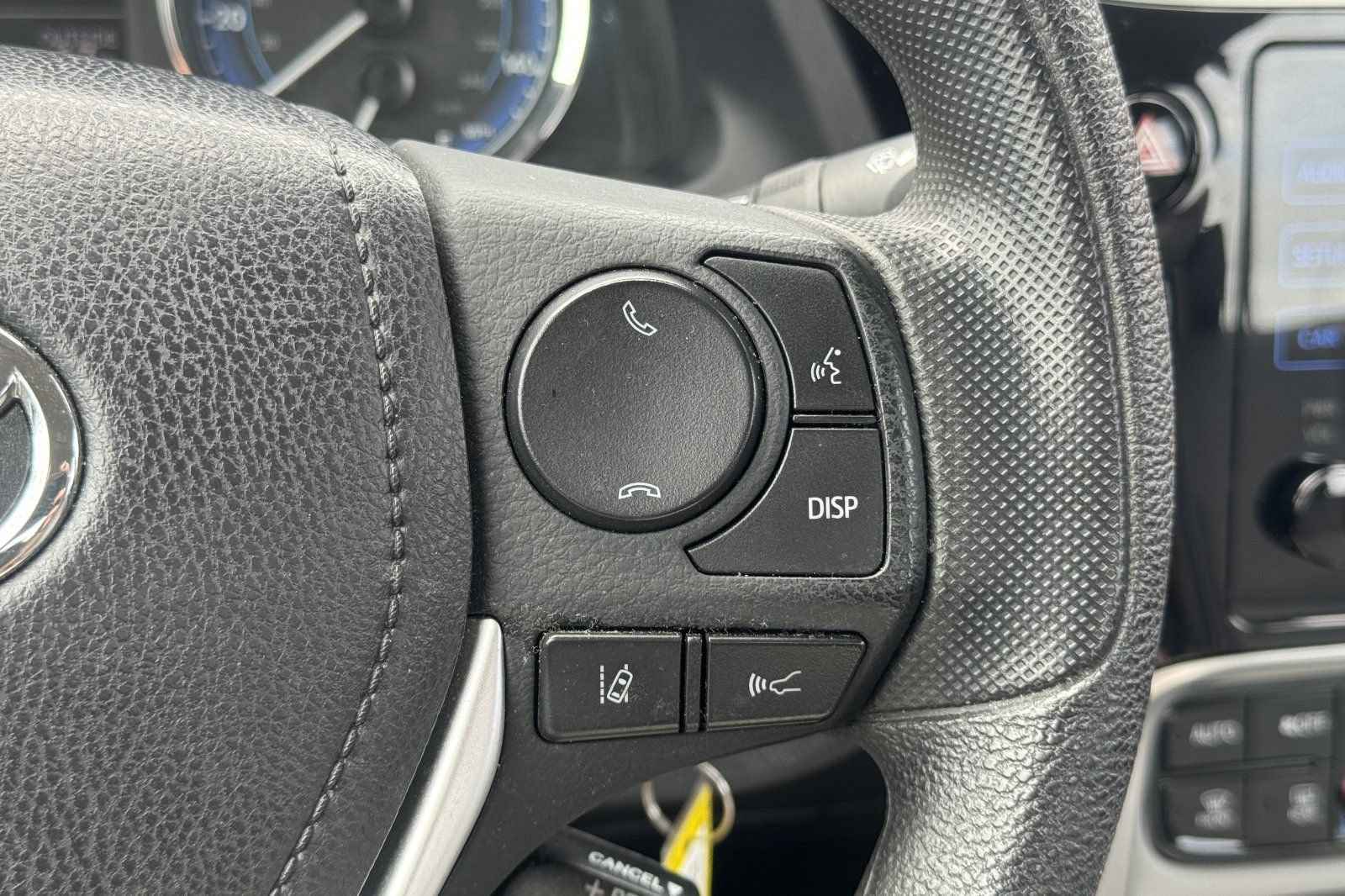 Used 2019 Toyota Corolla LE w/ Carpet Mat Package (TMS) FWD image 33