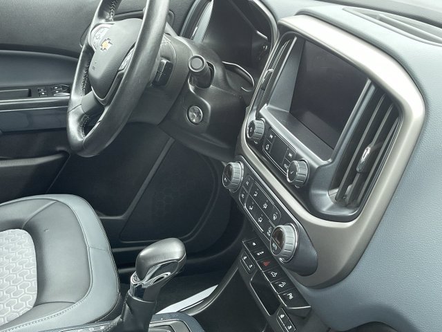 Used 2022 Chevrolet Colorado Z71 w/ Z71 Midnight Edition AWD/4WD image 11