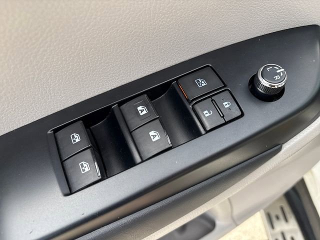Used 2014 Toyota Highlander XLE FWD image 13