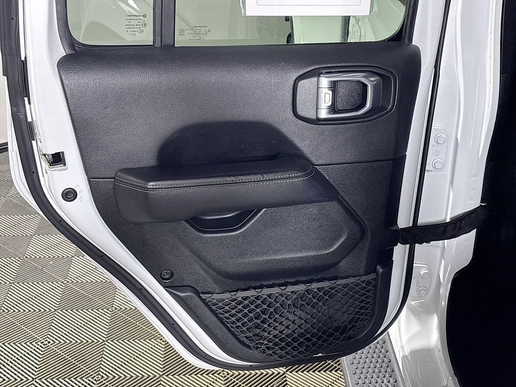 Used 2021 Jeep Wrangler Unlimited Sahara AWD/4WD image 18