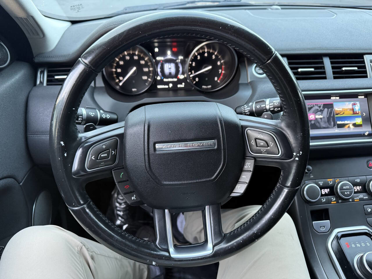 Used 2018 Land Rover Range Rover Evoque SE image 18