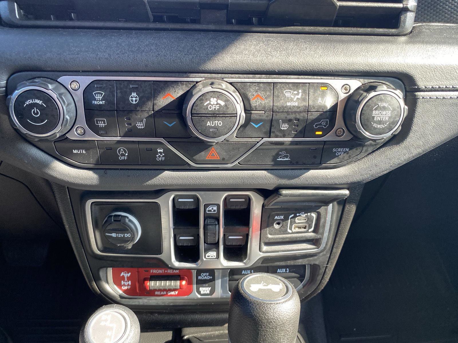 Used 2025 Jeep Wrangler Unlimited Rubicon w/ Convenience Group AWD/4WD image 20