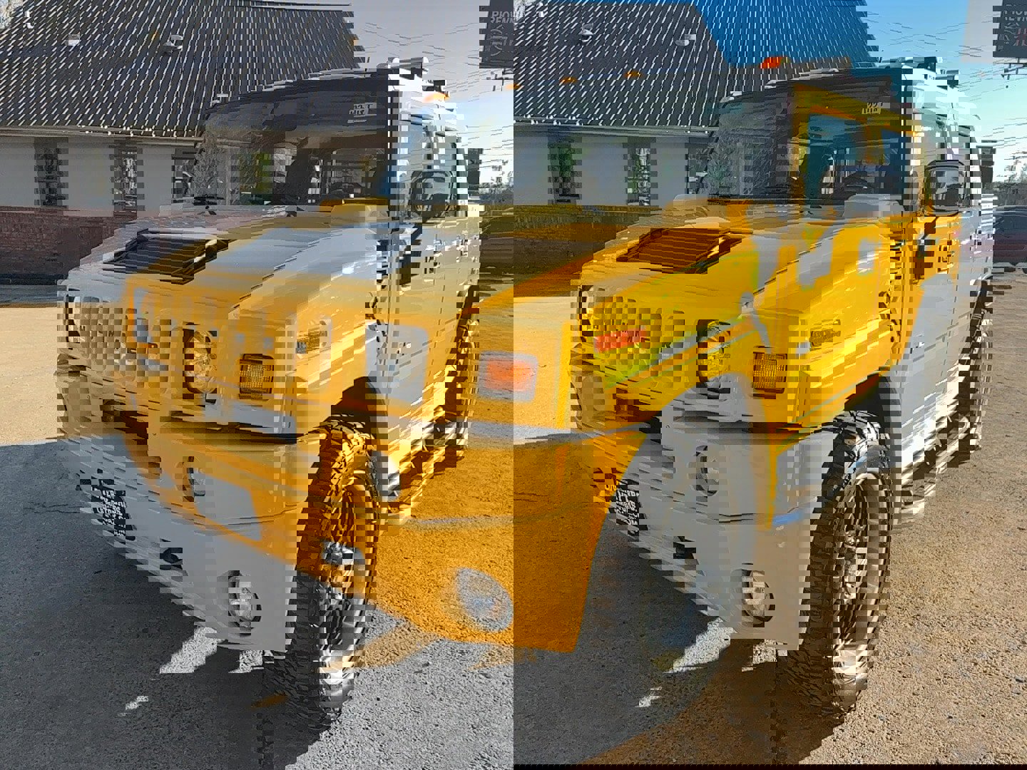 Used 2005 HUMMER H2 SUT w/ Preferred Equipment Group image 1