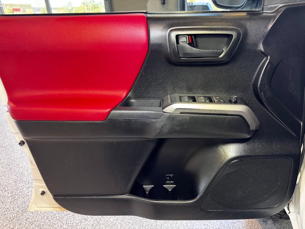 Used 2021 Toyota Tacoma SR5 AWD/4WD image 21