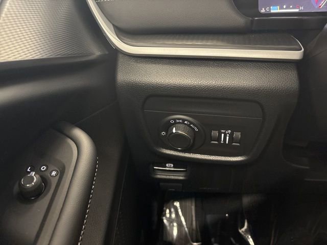 Used 2025 Jeep Grand Cherokee Altitude w/ Trailer Tow Package image 39