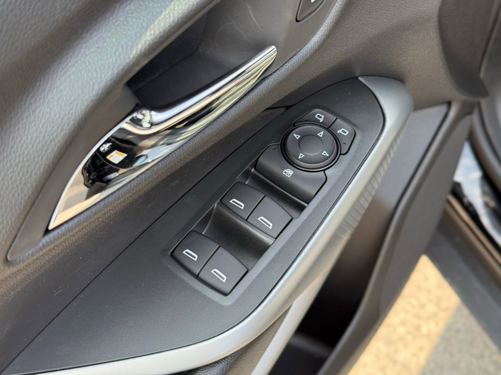 New 2026 Chevrolet Trax RS w/ Sunroof Package FWD image 15