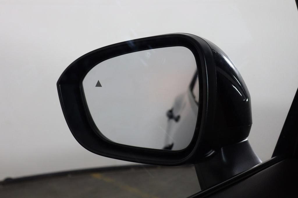 Used 2025 Nissan Rogue Platinum FWD image 42