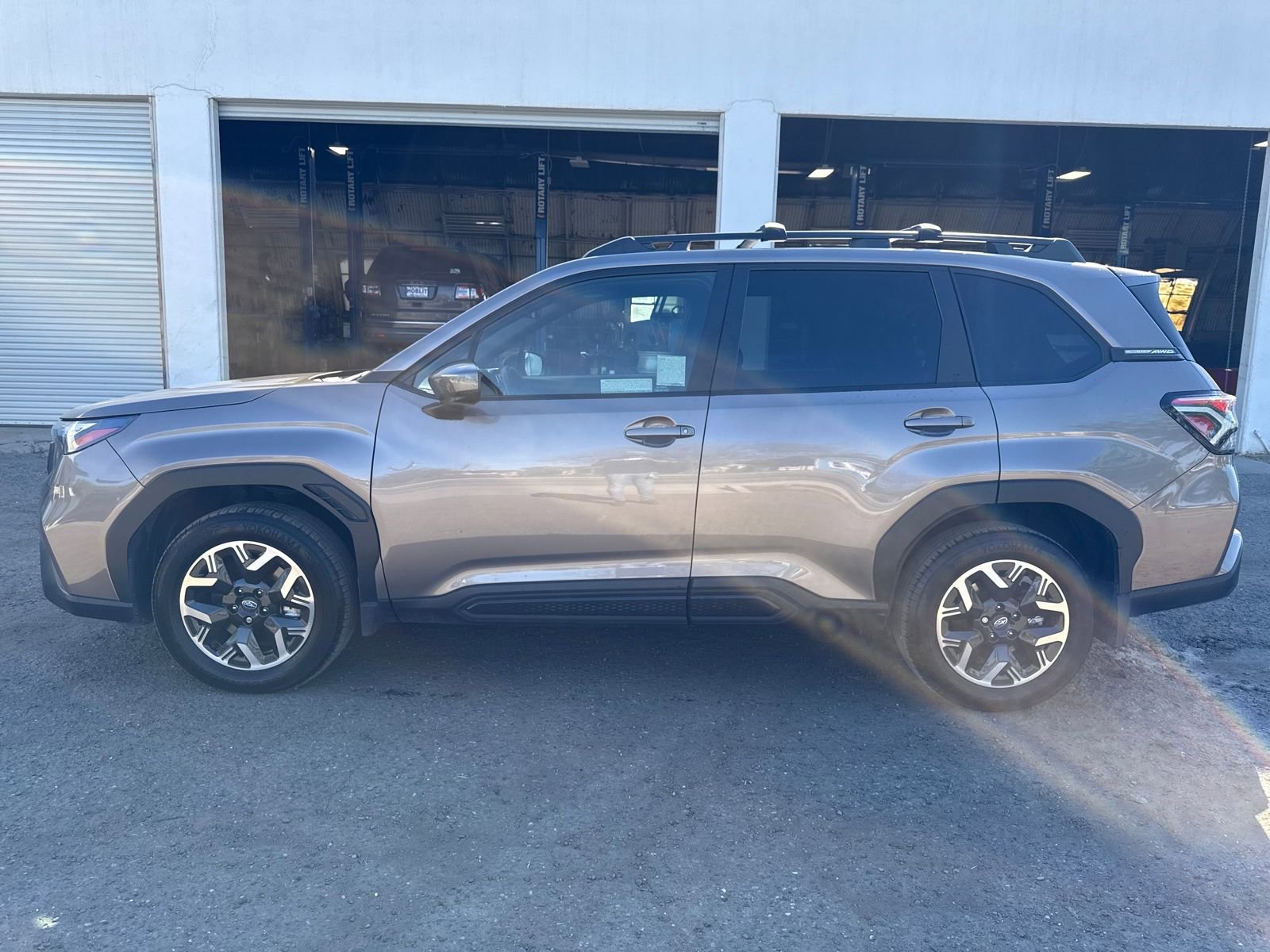 Used 2025 Subaru Forester Premium image 2