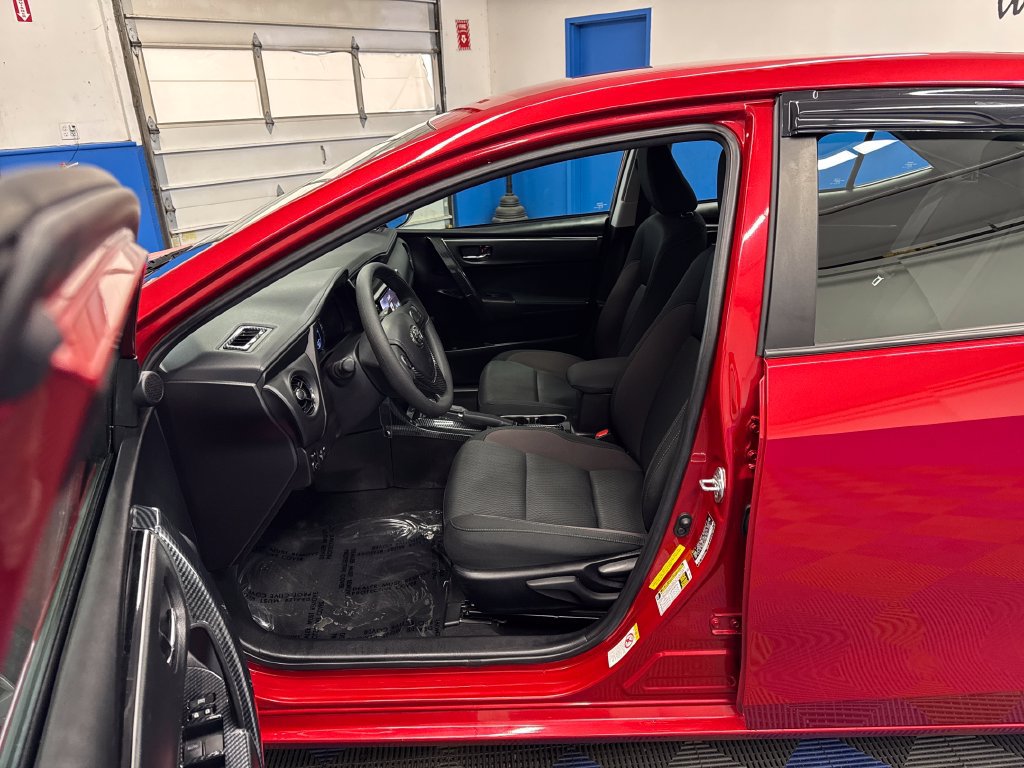Used 2018 Toyota Corolla LE FWD image 11