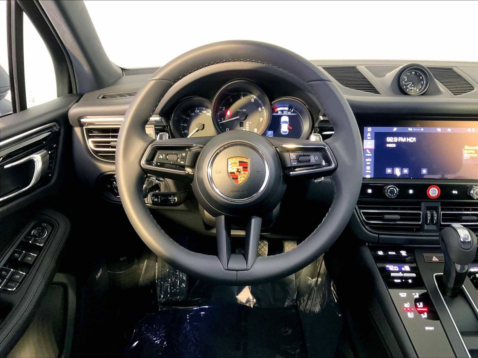 New 2026 Porsche Macan AWD/4WD image 15