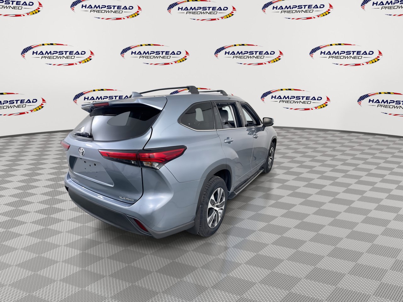 Used 2022 Toyota Highlander XLE AWD/4WD image 8