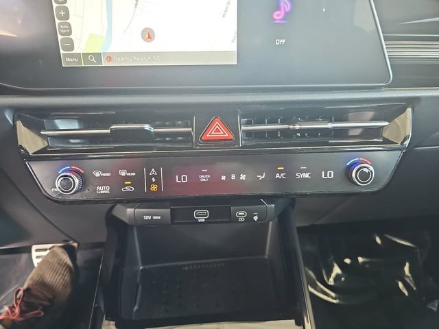 Used 2024 Kia Niro EX Touring FWD image 21
