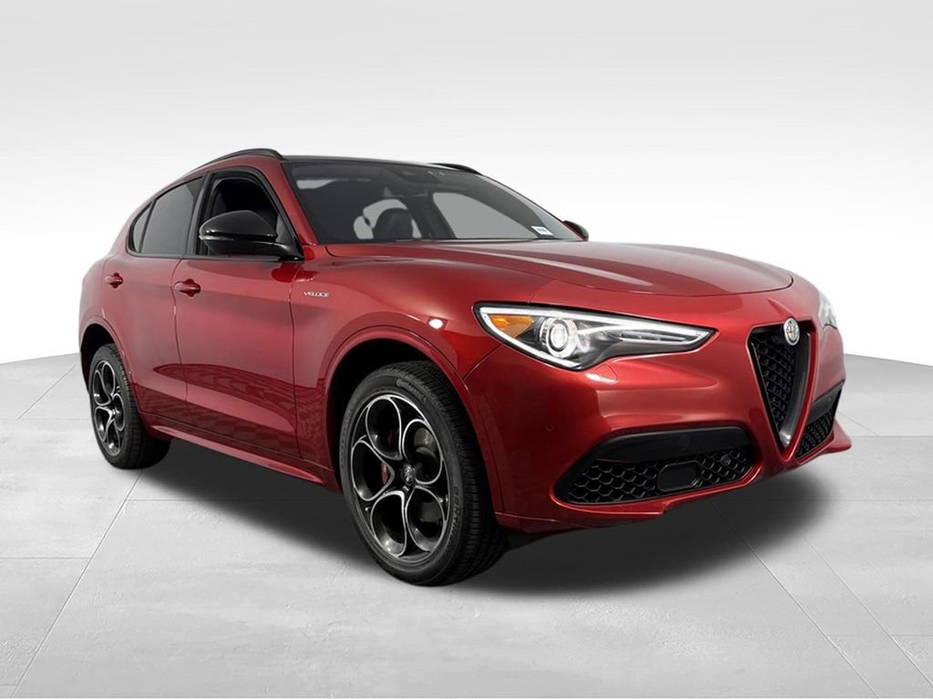 Used 2023 Alfa Romeo Stelvio Veloce AWD/4WD image 4