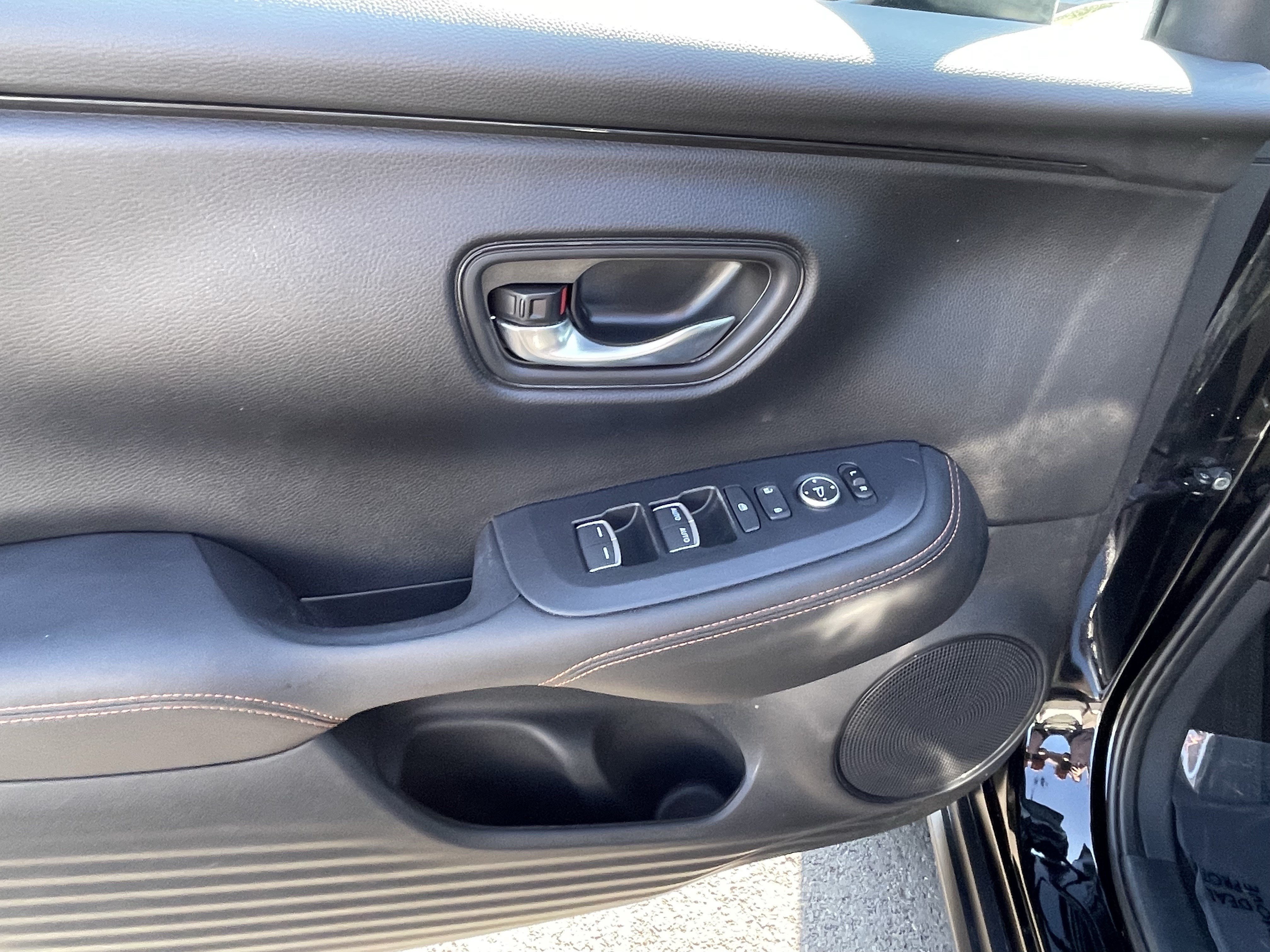 Used 2025 Honda HR-V Sport image 17