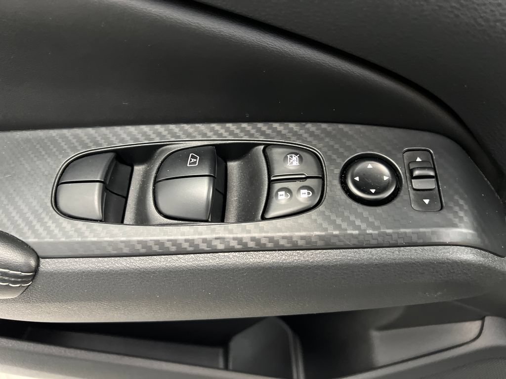 Used 2025 Nissan Altima 2.5 SV FWD image 15