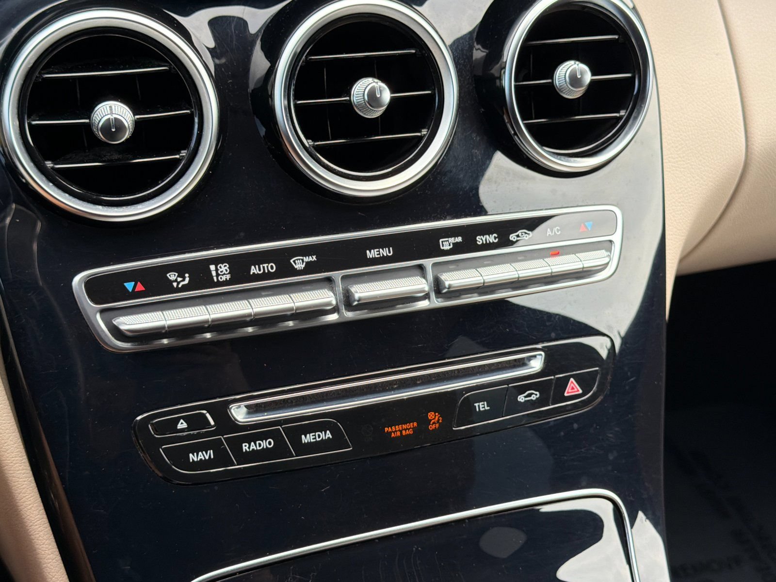 Used 2015 Mercedes-Benz C 300 4MATIC Sedan image 17