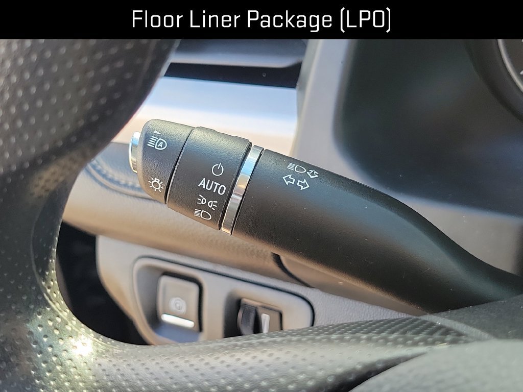 Used 2023 GMC Acadia SLE w/ Driver Convenience Package FWD image 16
