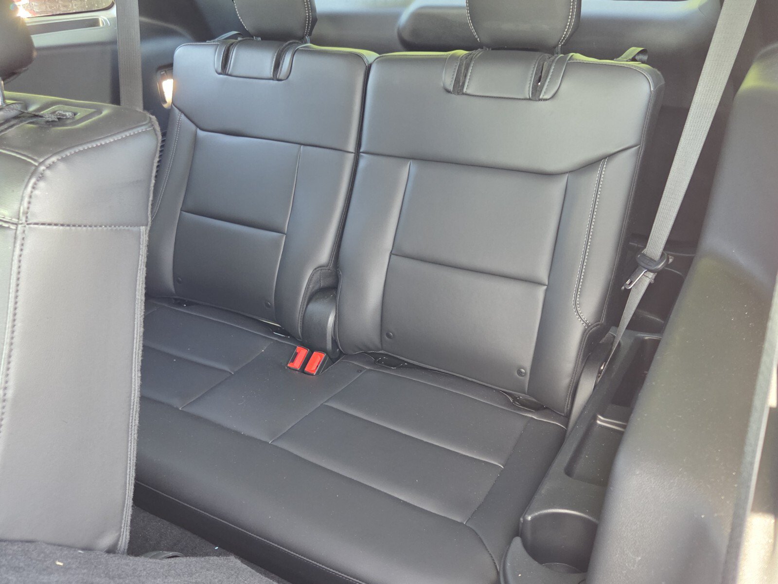 Used 2023 Ford Explorer XLT w/ Equipment Group 202A AWD/4WD image 11