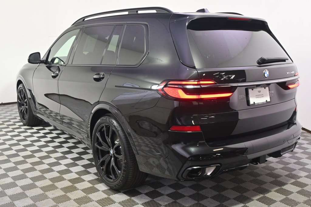 Used 2025 BMW X7 xDrive40i w/ M Sport Package image 3