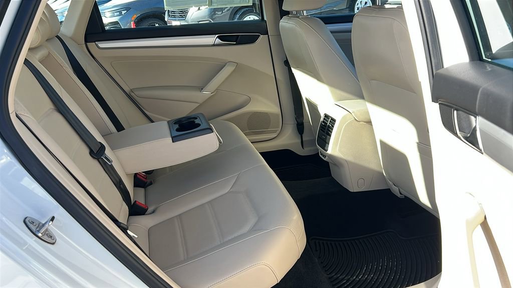 Used 2019 Volkswagen Passat 2.0T Wolfsburg image 15