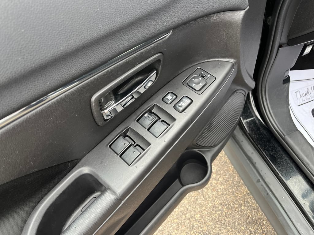 Used 2015 Mitsubishi Outlander Sport SE AWD/4WD image 13