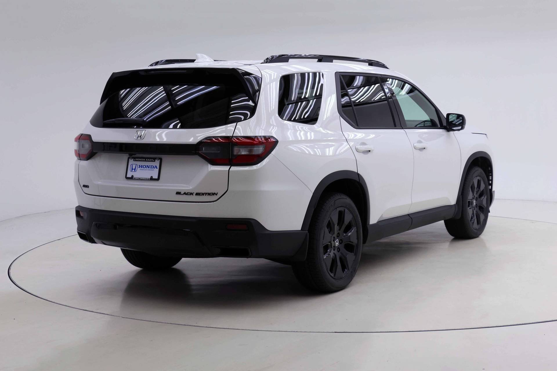 New 2026 Honda Pilot Black Edition image 2