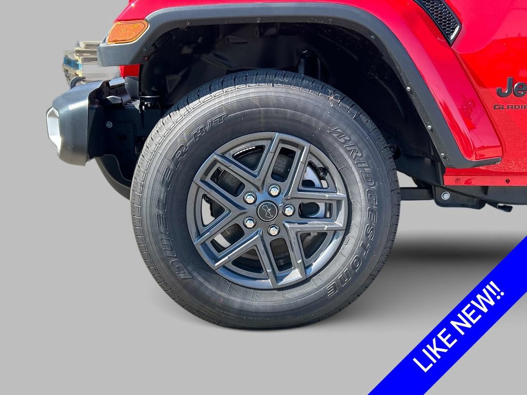 Certified 2025 Jeep Gladiator Sport AWD/4WD image 9