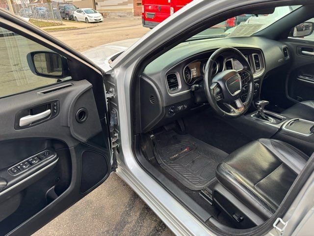 Used 2020 Dodge Charger SXT w/ Leather Interior Group RWD image 8