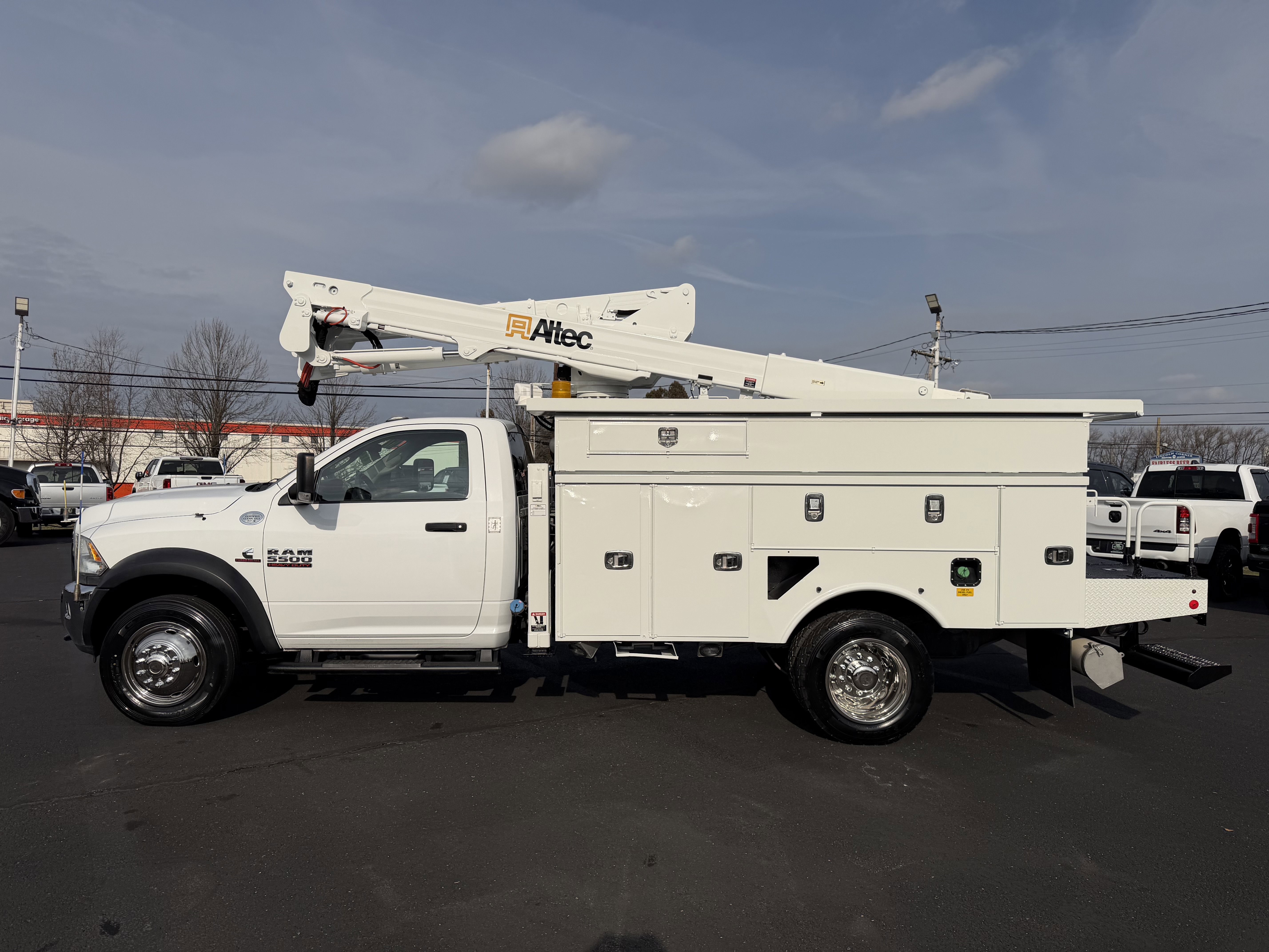 Used 2017 RAM 5500 Tradesman w/ Power & Remote Entry Group image 9