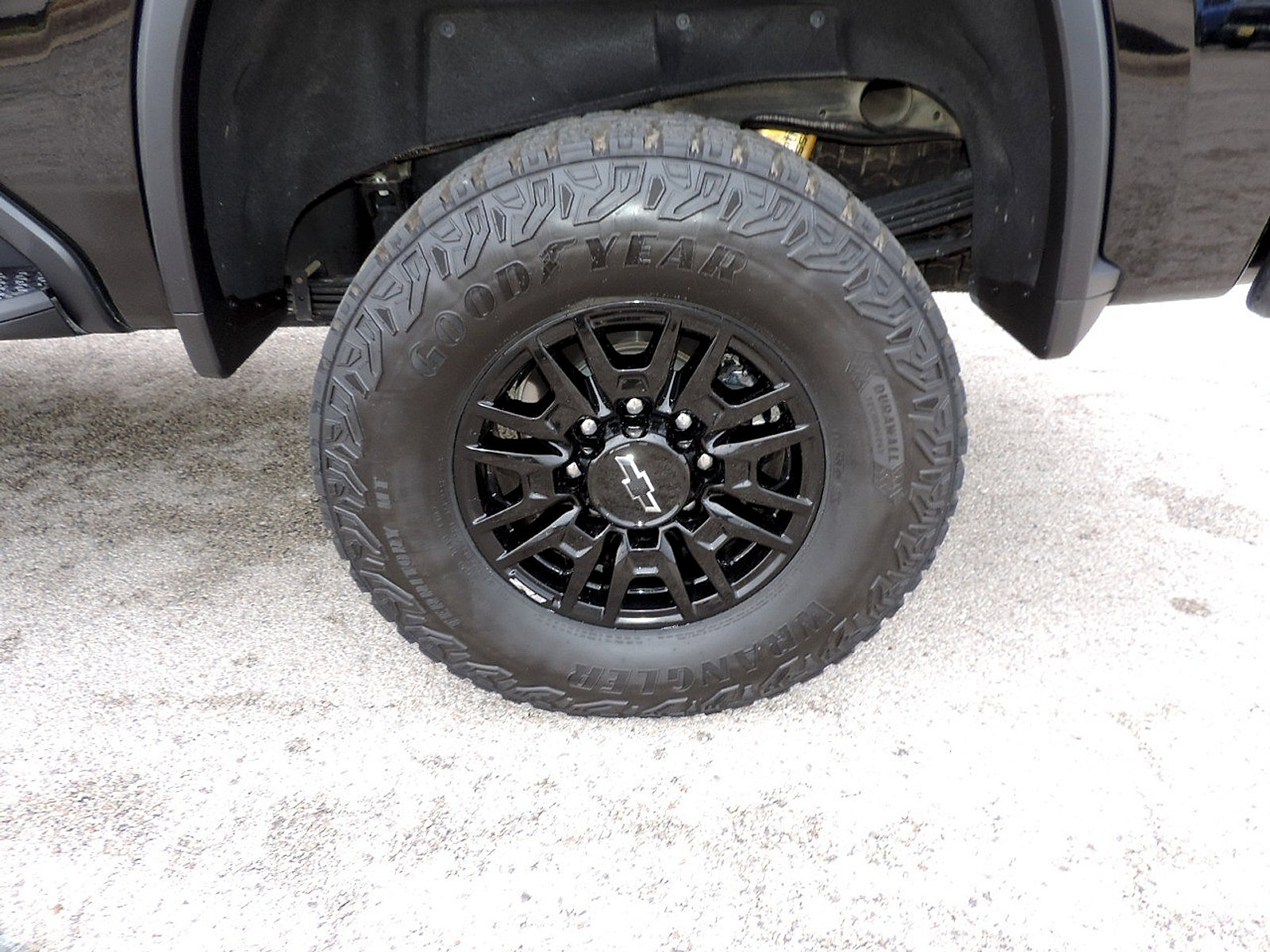 Certified 2026 Chevrolet Silverado 2500 ZR2 w/ LPO, Dark Essentials Package AWD/4WD image 9
