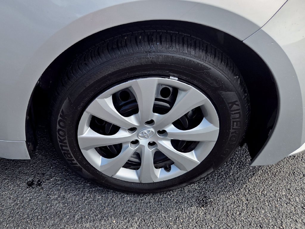 Used 2025 Toyota Corolla LE FWD image 16