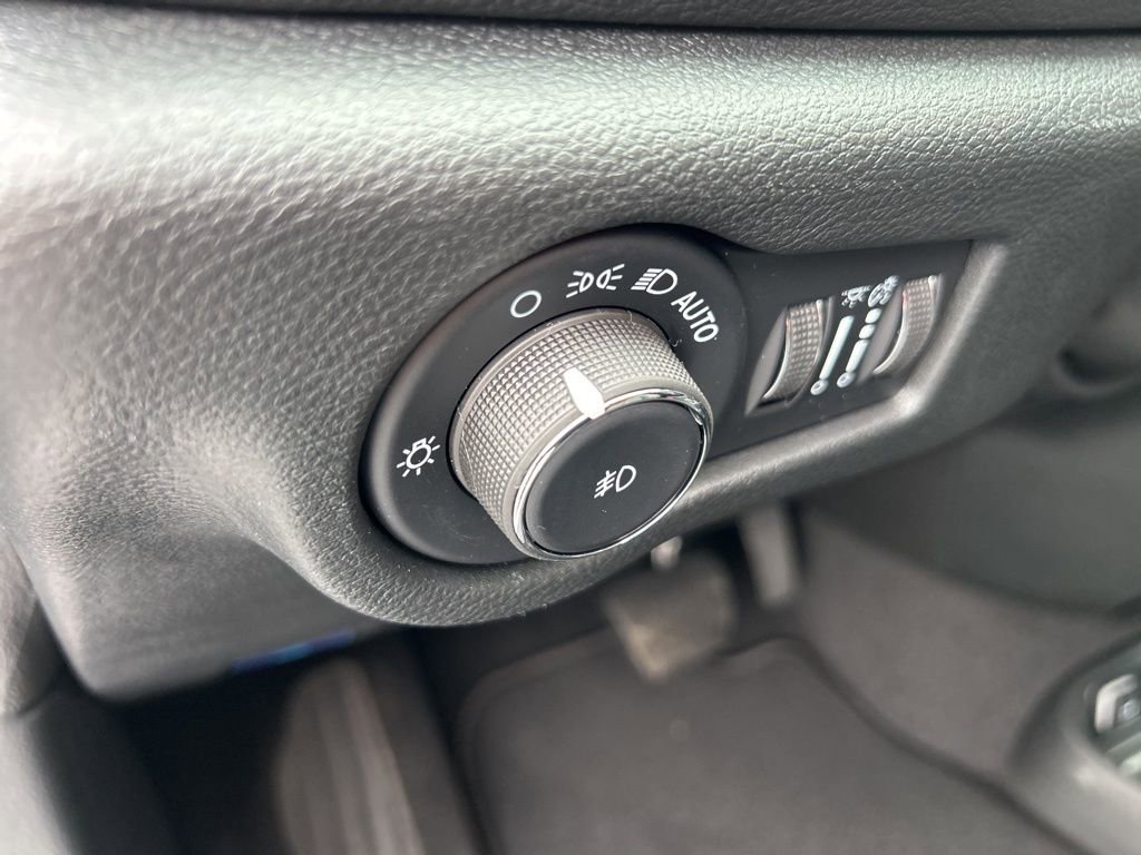 New 2026 Chrysler Pacifica Select AWD/4WD image 10