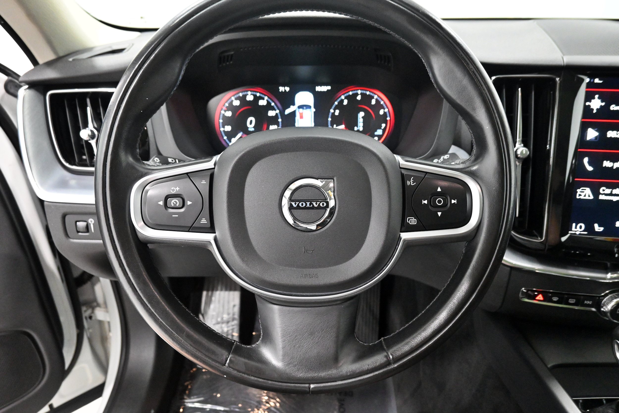 Used 2020 Volvo XC60 T5 Momentum w/ Protection Package Premier AWD/4WD image 7