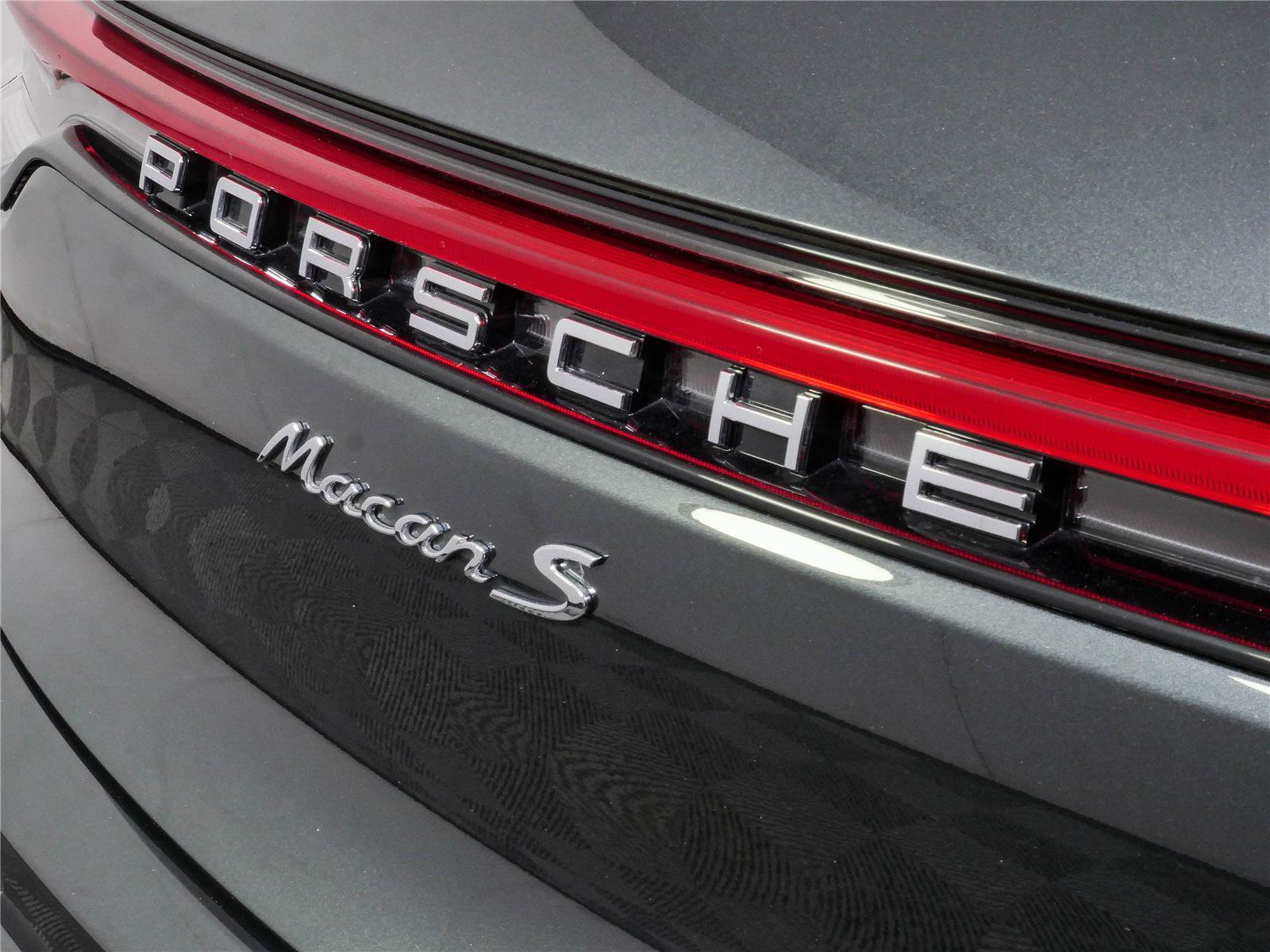 Used 2025 Porsche Macan S AWD/4WD image 38