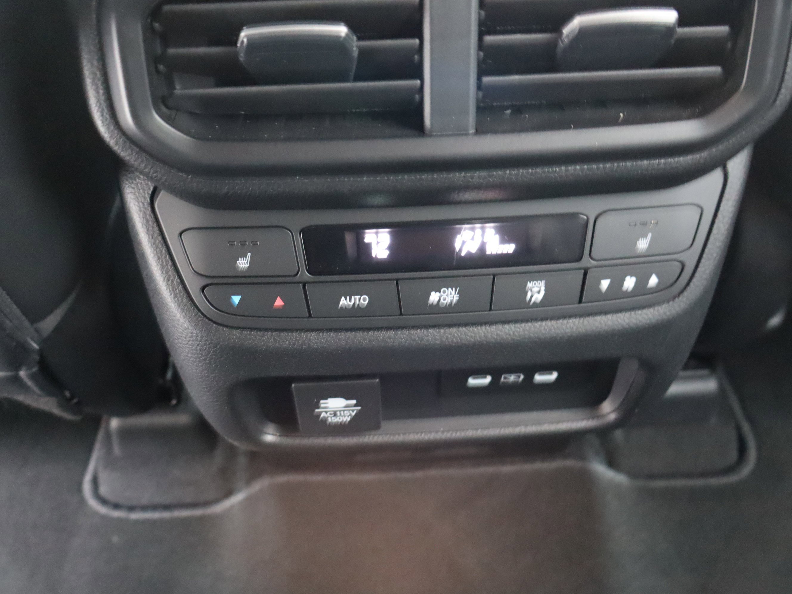 Used 2025 Honda Pilot Black Edition image 35