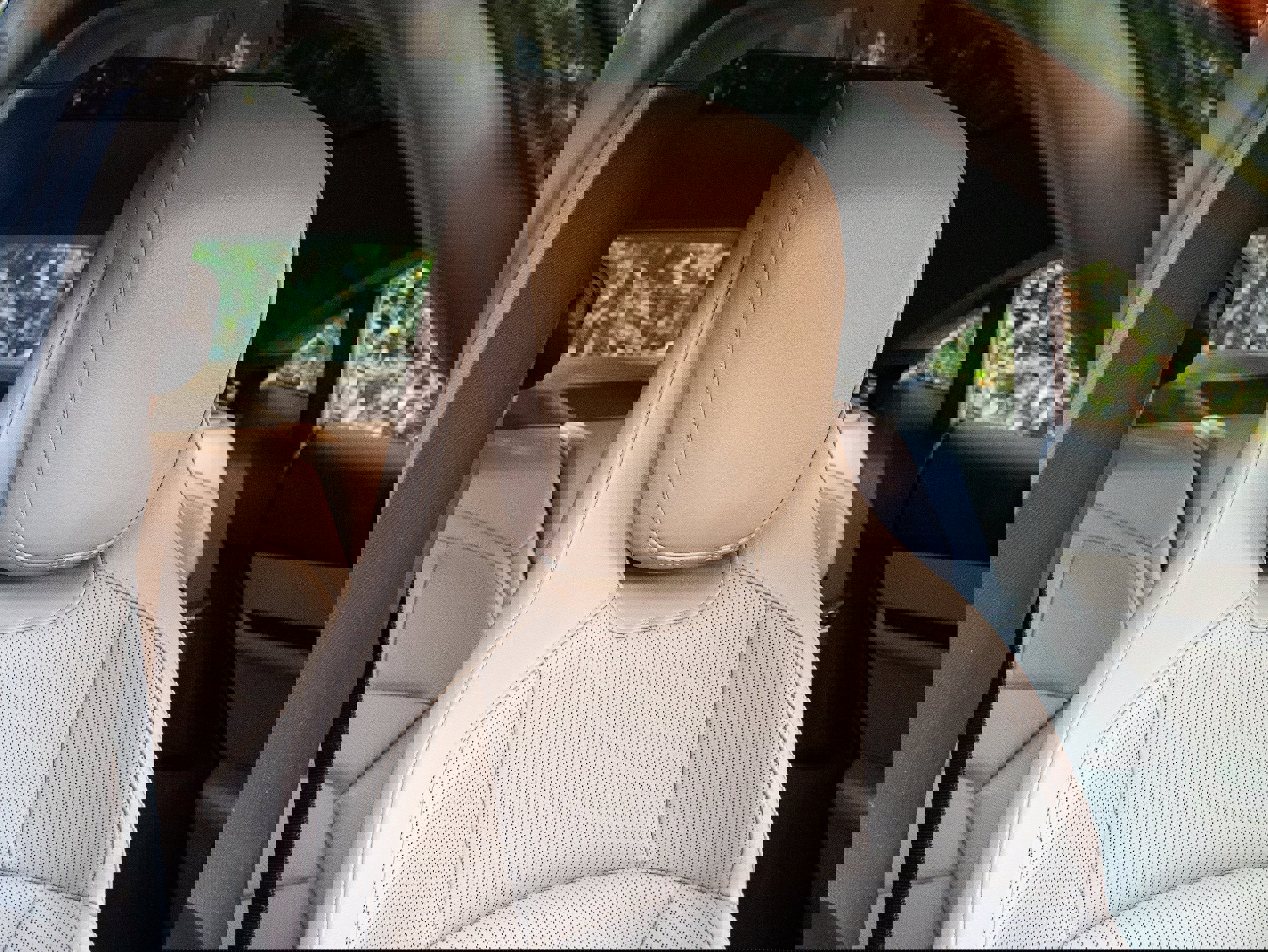 Used 2022 Porsche Taycan 4S image 34