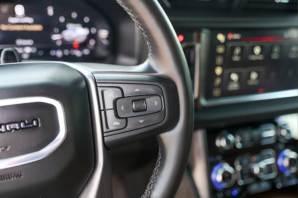 Used 2024 GMC Yukon XL Denali Ultimate AWD/4WD image 12
