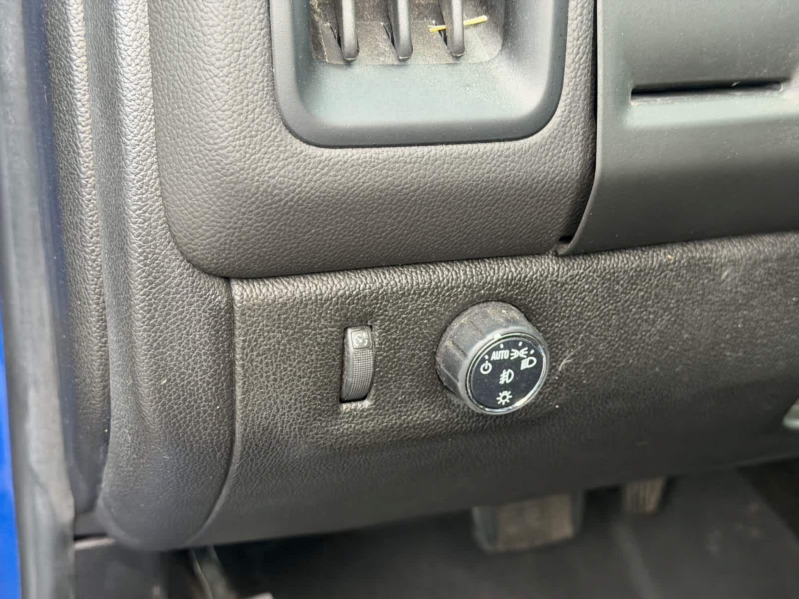 Used 2018 Chevrolet Colorado LT w/ LT Convenience Package RWD image 13