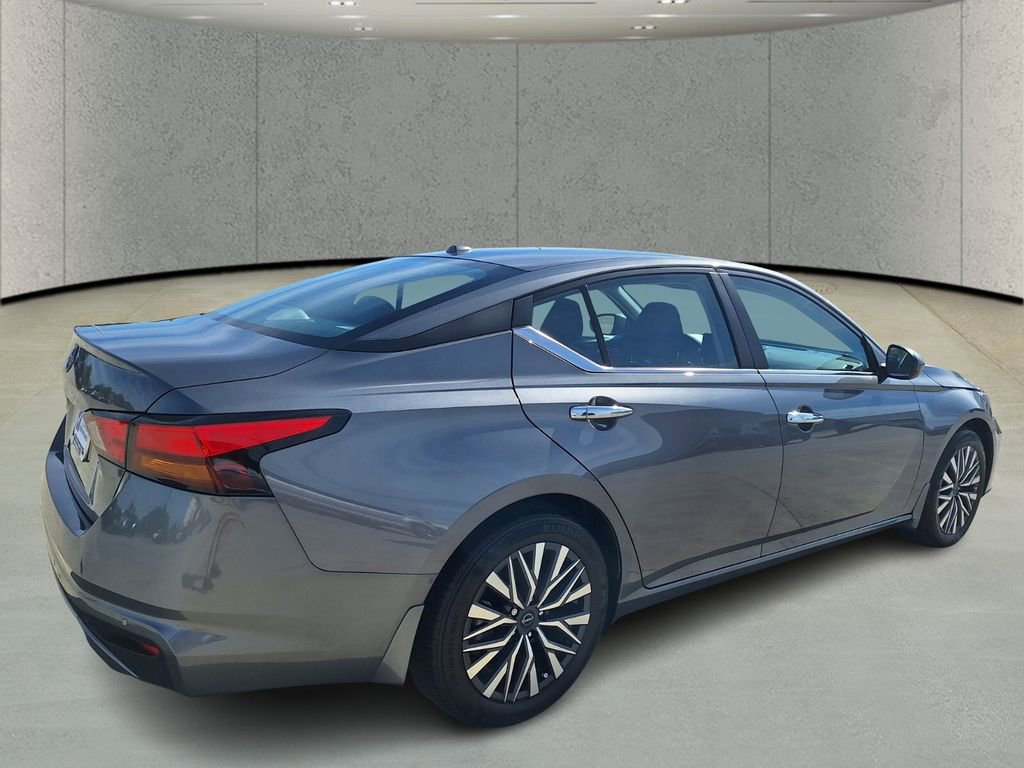 Used 2025 Nissan Altima 2.5 SV w/ SV Premium Package FWD image 5