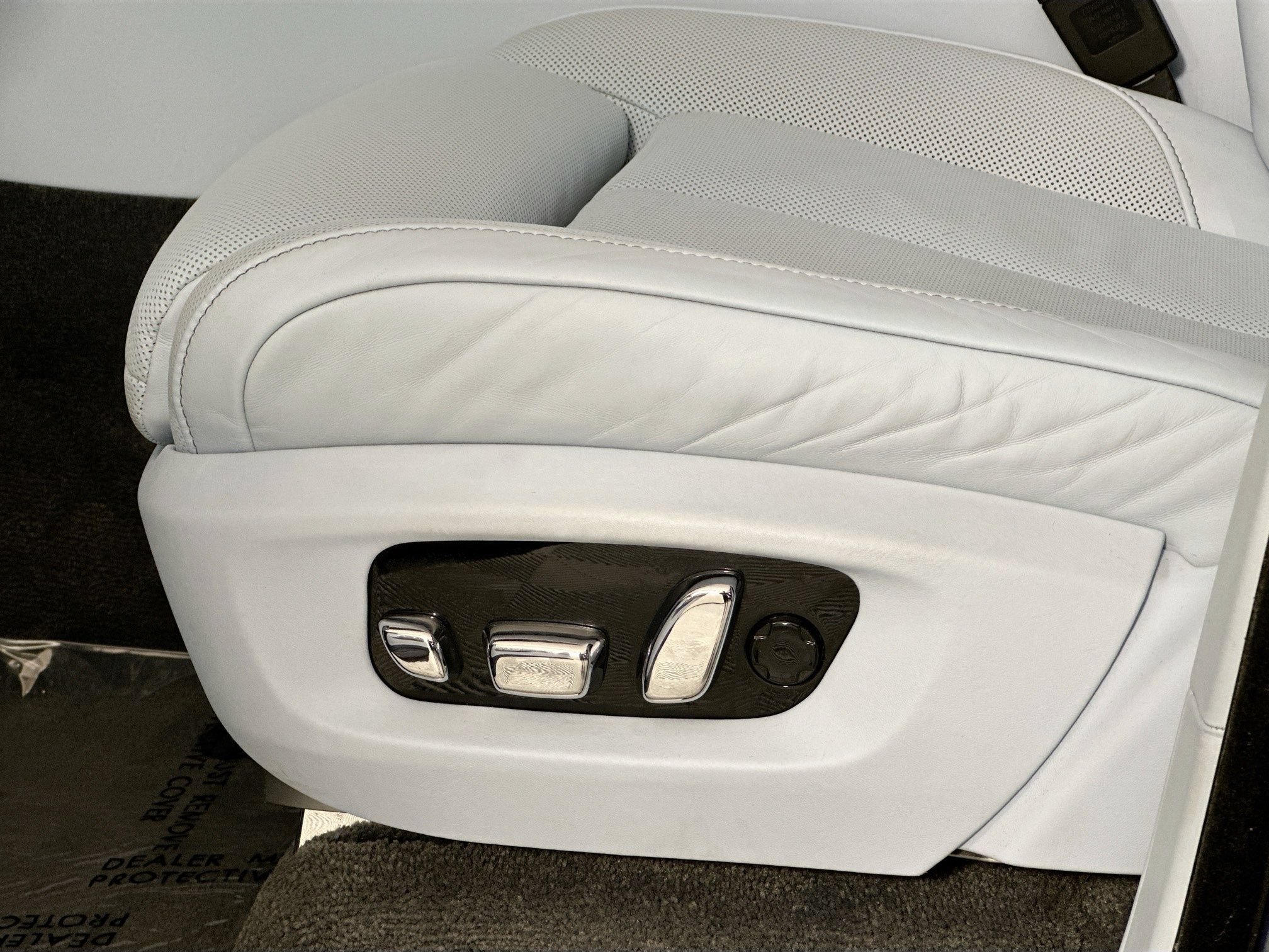 Certified 2019 Rolls-Royce Cullinan AWD/4WD image 20