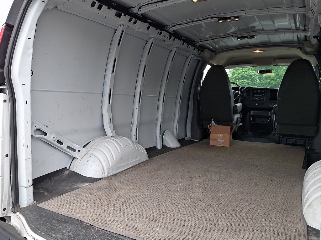 Used 2015 Chevrolet Express 2500 RWD image 27