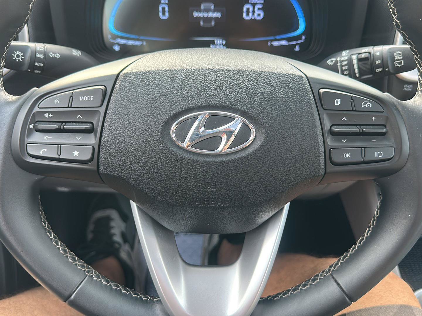 Used 2025 Hyundai Venue SEL FWD image 20