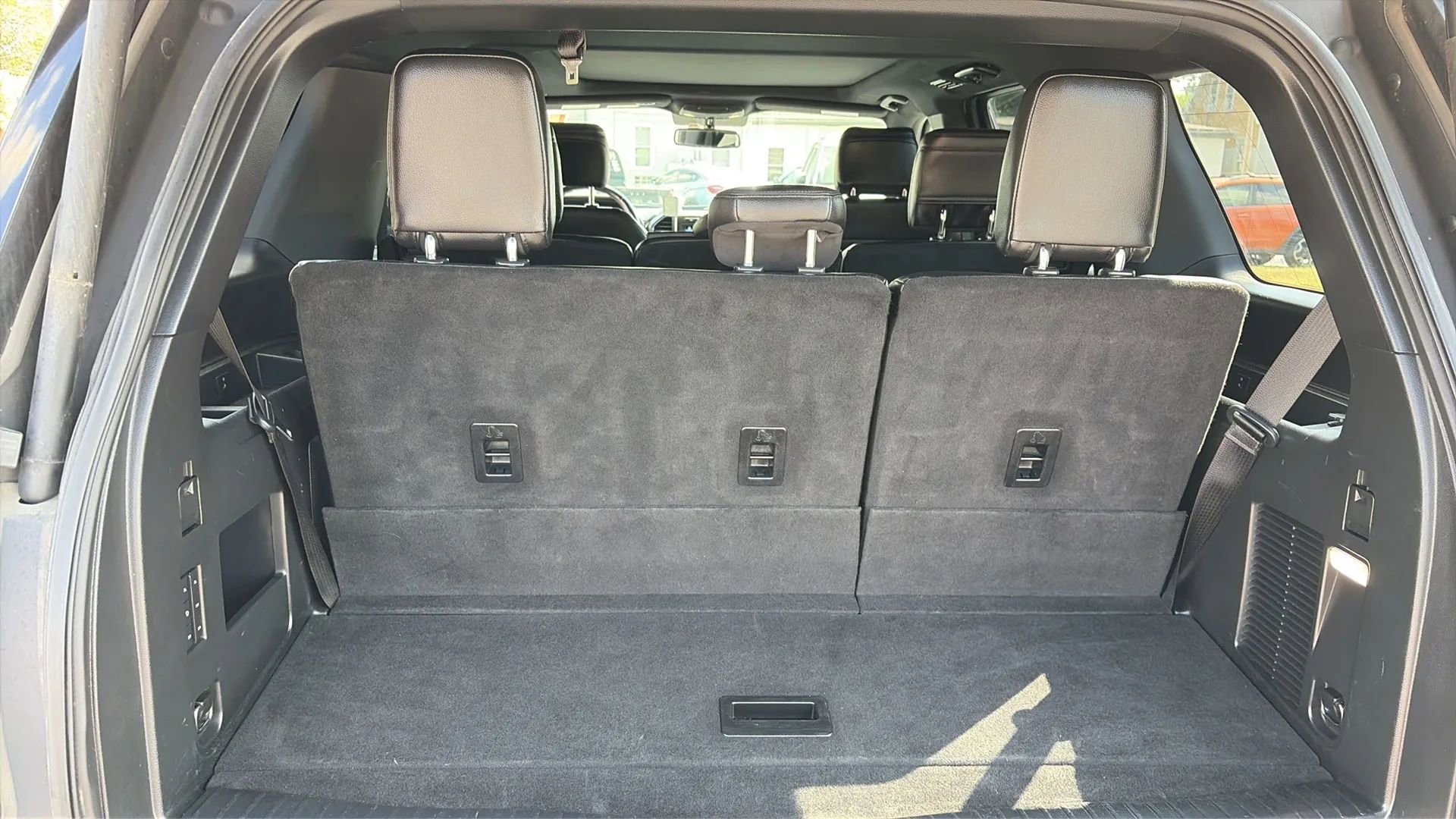 Used 2018 Ford Expedition Limited image 23