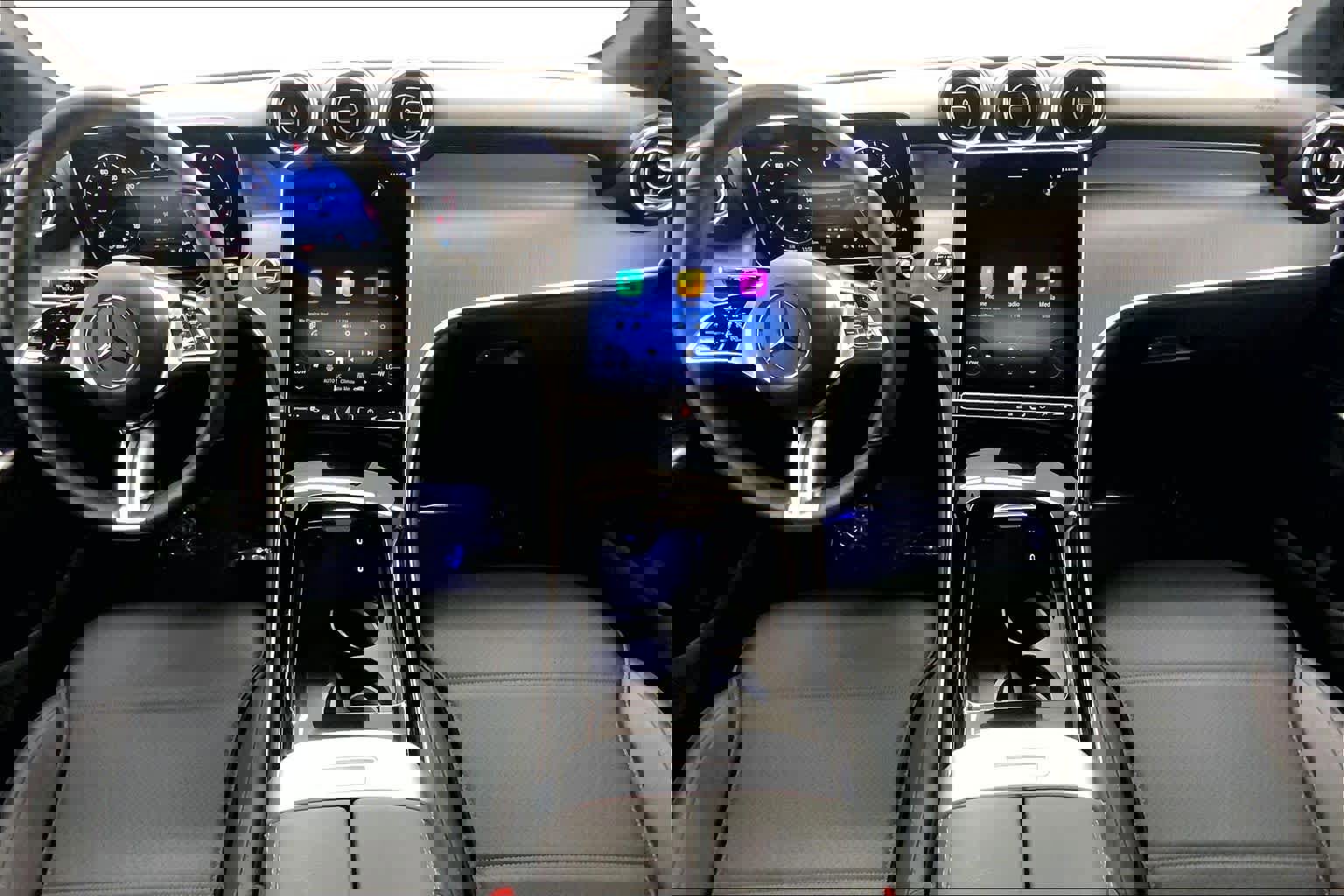 Used 2025 Mercedes-Benz GLC 300 image 18